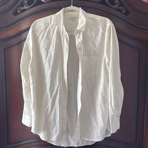 Madewell white 100% cotton button front top. Size Medium